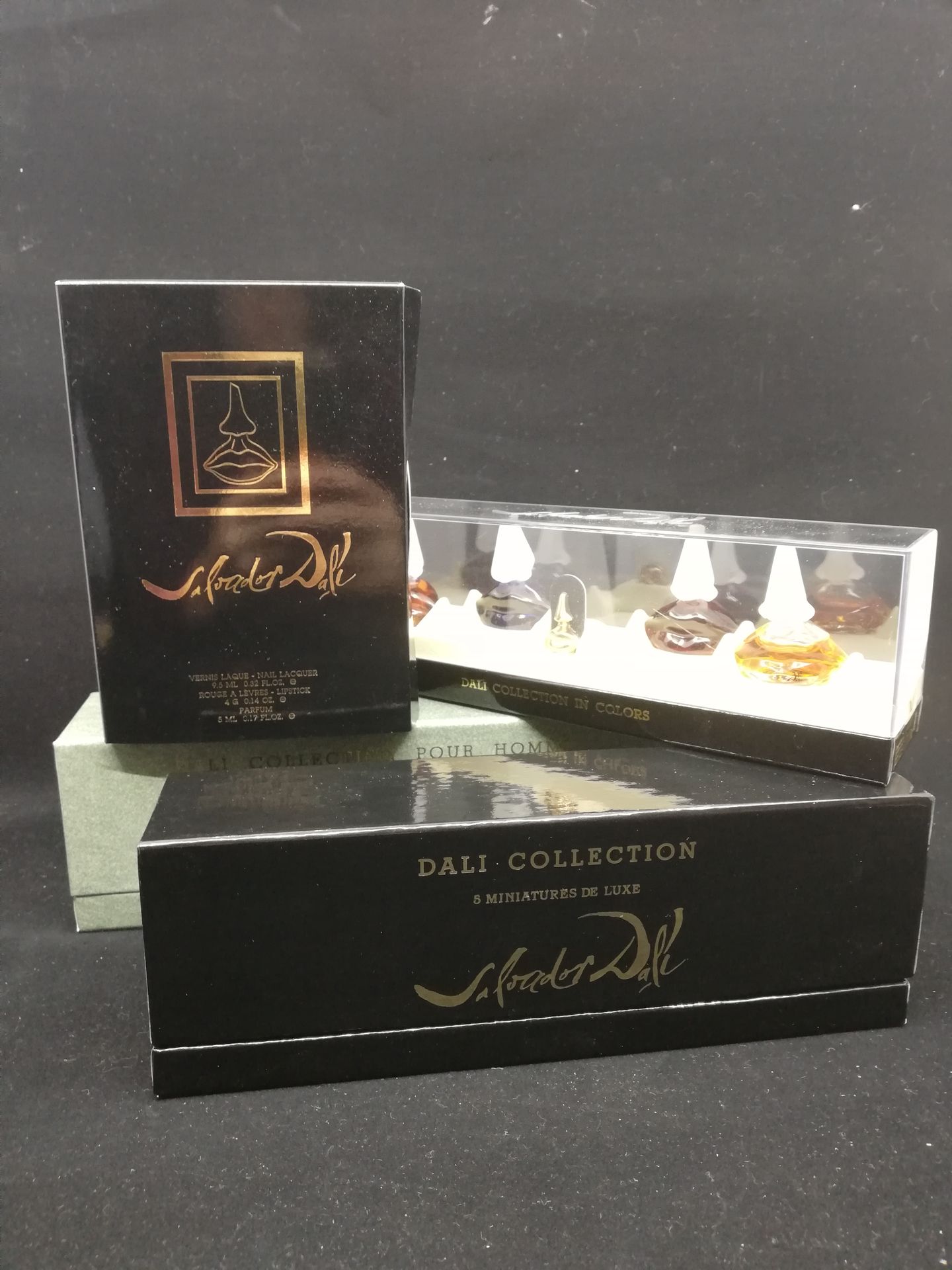 Null Salvador Dali - (1990's)

Assortment of four promotional boxes containing t&hellip;