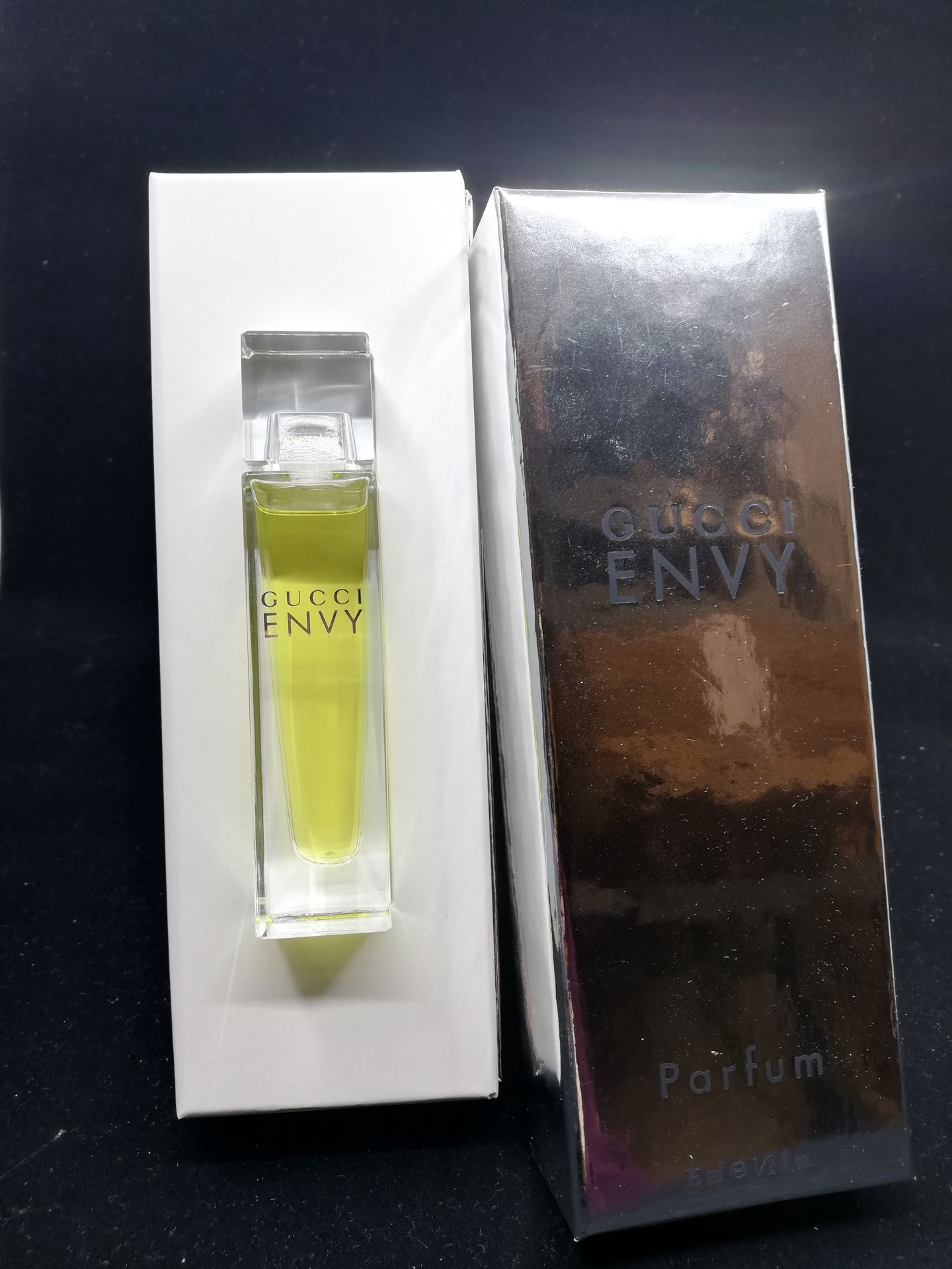 Null Gucci - "Gucci Envy" - (1997)

Presented in a silver cardboard box with a 1&hellip;