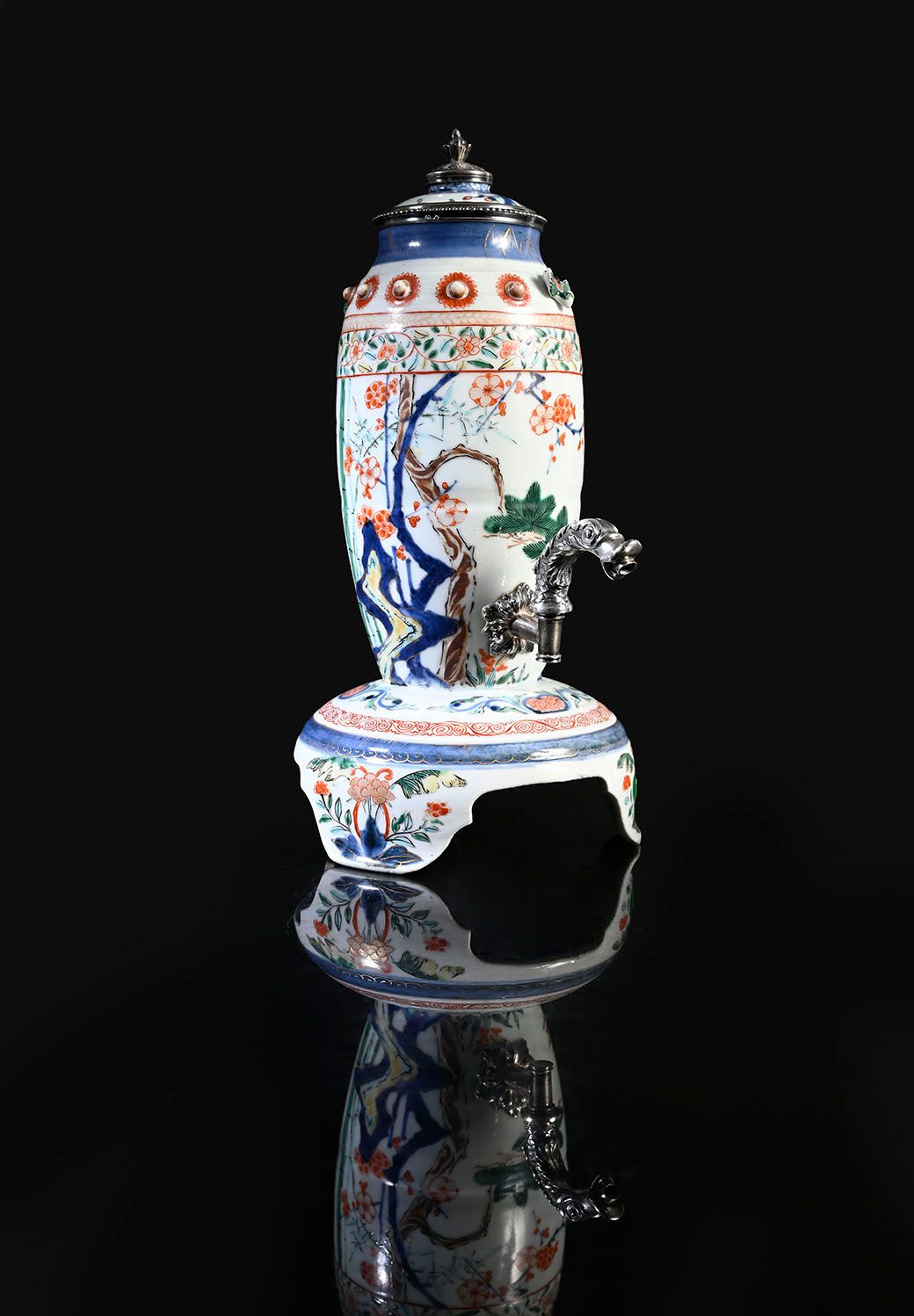 Null Perfume fountain Japanese porcelain, late 17th century; Paris, chased and e&hellip;