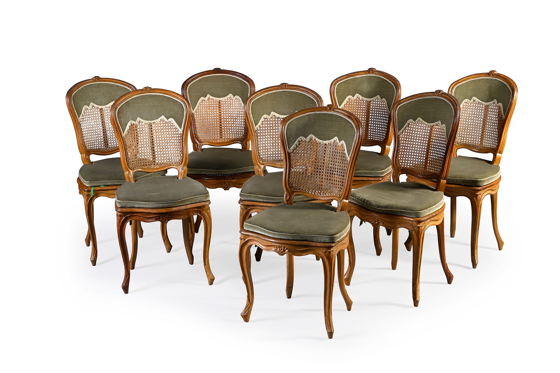 Null Suite von acht Stühlen in Cabriolet-Form aus gefräster und geschnitzter Buc&hellip;