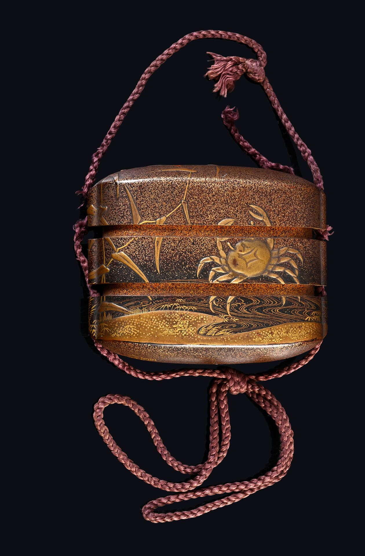 JAPON, XIXe siècle A two-compartment lacquer inrō with relief decoration called &hellip;