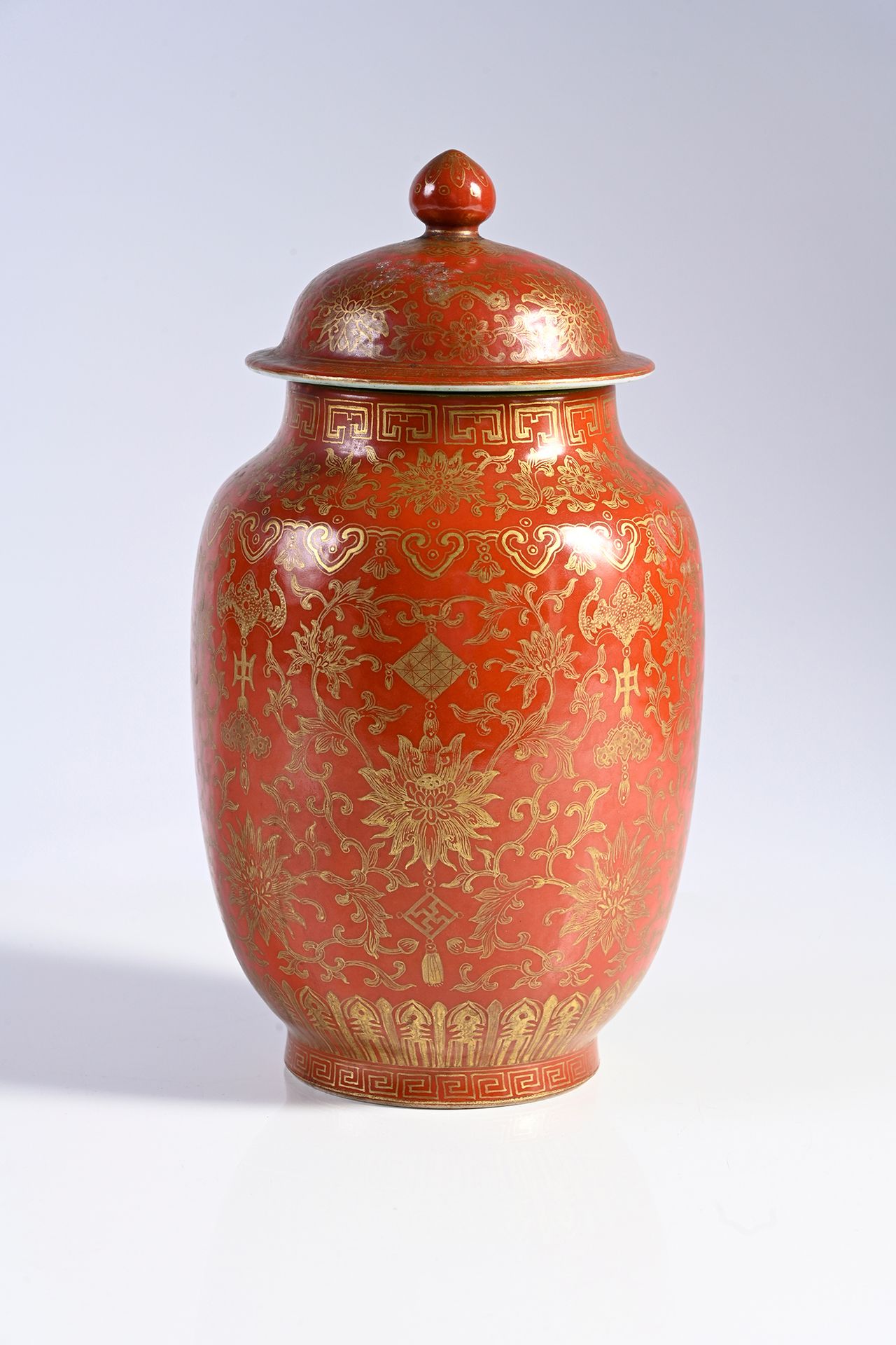 CHINE, Marque et époque Daoguang Raro jarrón de porcelana con tapa
De forma "lin&hellip;