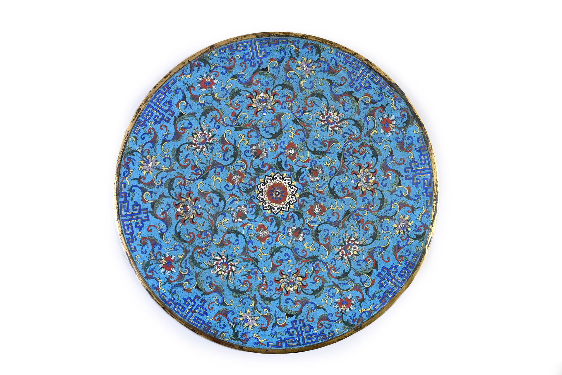 CHINE, XVIIIe siècle Cloisonné enamel tray
Of circular form presenting a decorat&hellip;