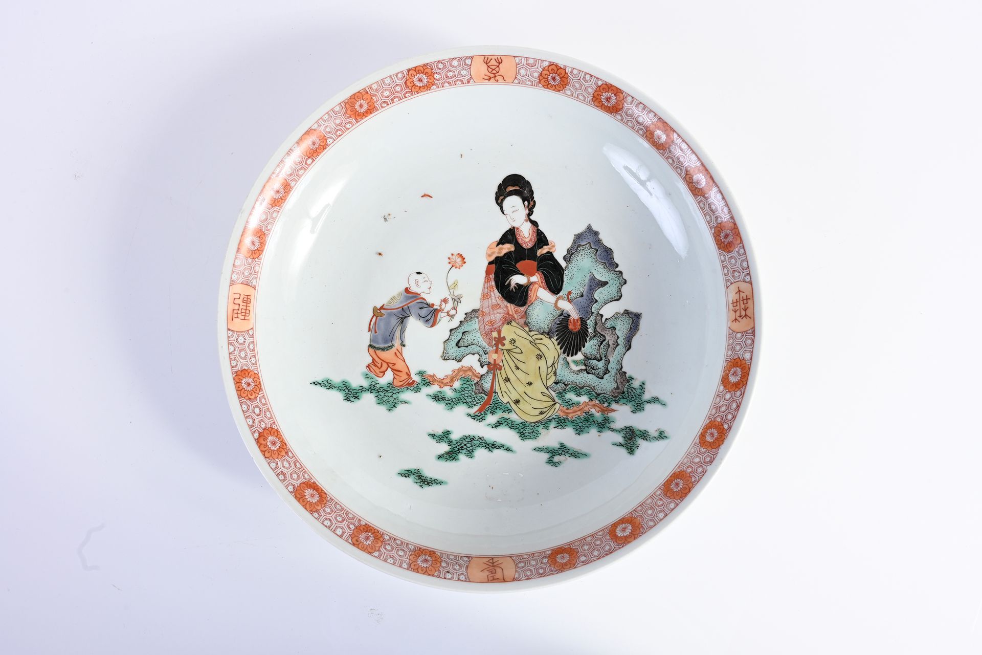 CHINE, Époque Kangxi, XVIIIe siècle Plato de porcelana
Con decoración central en&hellip;