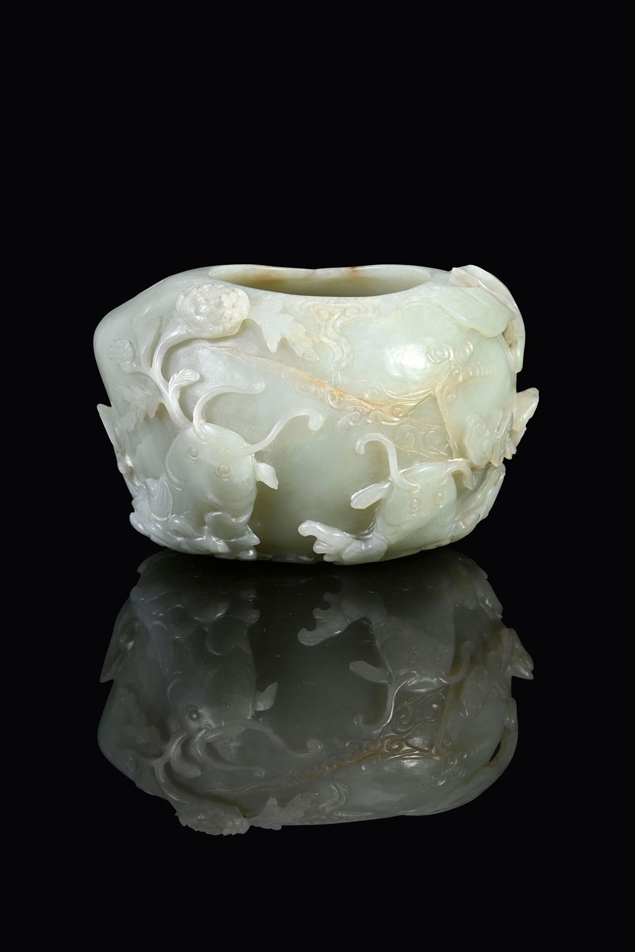 CHINE, XVIIIe siècle Pale celadon jade water bucket decorated with carp, bats an&hellip;