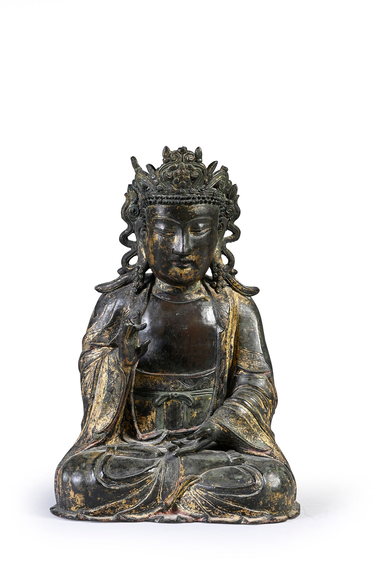 CHINE, XVIIe siècle 罕见的青铜雕像，以前是鎏金漆，展示了一个坐着的观音菩萨在禅定。
有旧漆的痕迹
高度：33厘米
