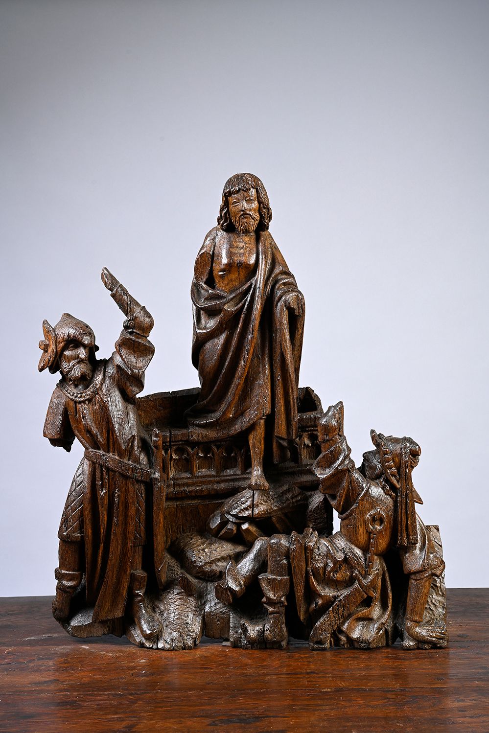 Null La Résurrection, élément de retable en chêne sculpté en bas-relief. Le Chri&hellip;