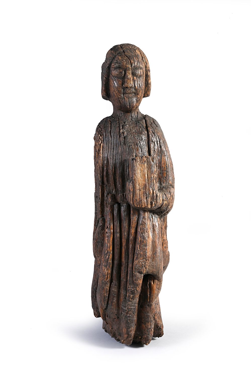 Null 橡木雕刻的圣约翰。他站着，左手拿着一本书。
西班牙，14世纪
H.56.5厘米
(虫洞，特别是在下部缺失)