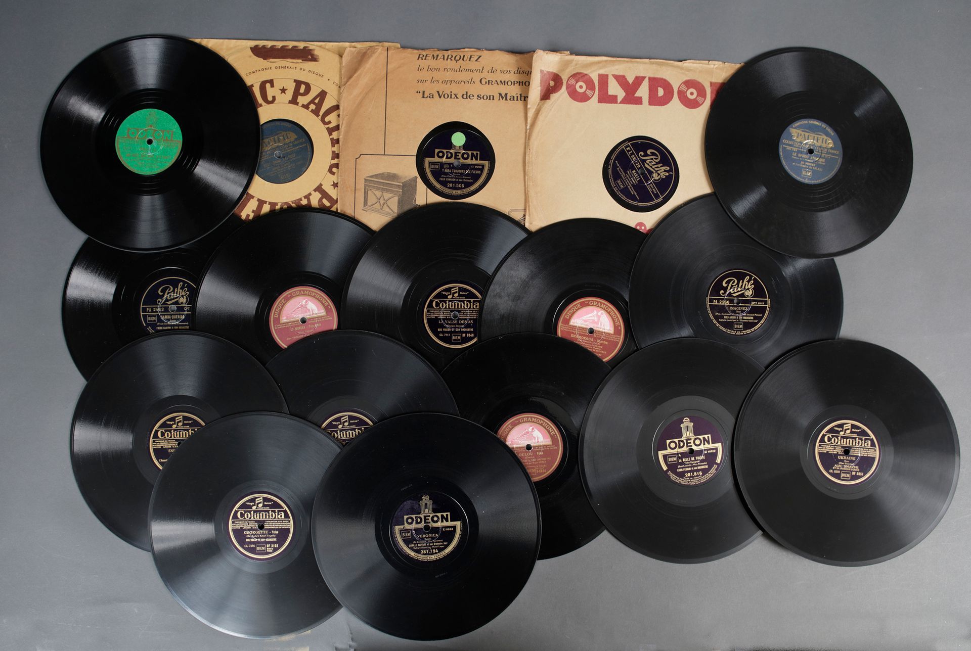 Null ACCORDÉON
1 lote de 18 discos de 78 rpm de los años 40 y 50, de los acordeo&hellip;