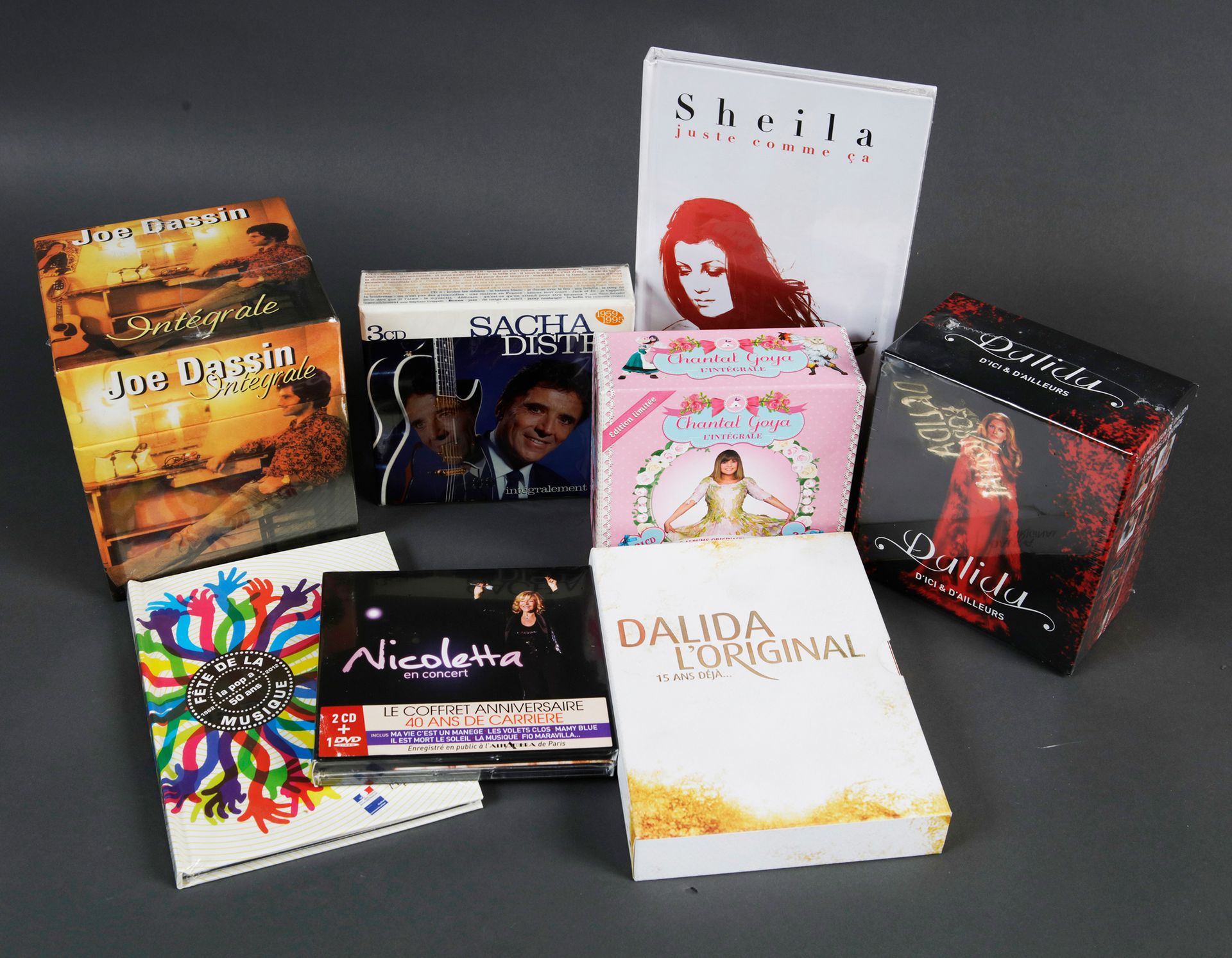 Null 陈森
1套艺术家的CD和DVD盒子：JOE DASSIN (完整的11张CD) - SACHA DISTEL (Intégralement Vôtre&hellip;