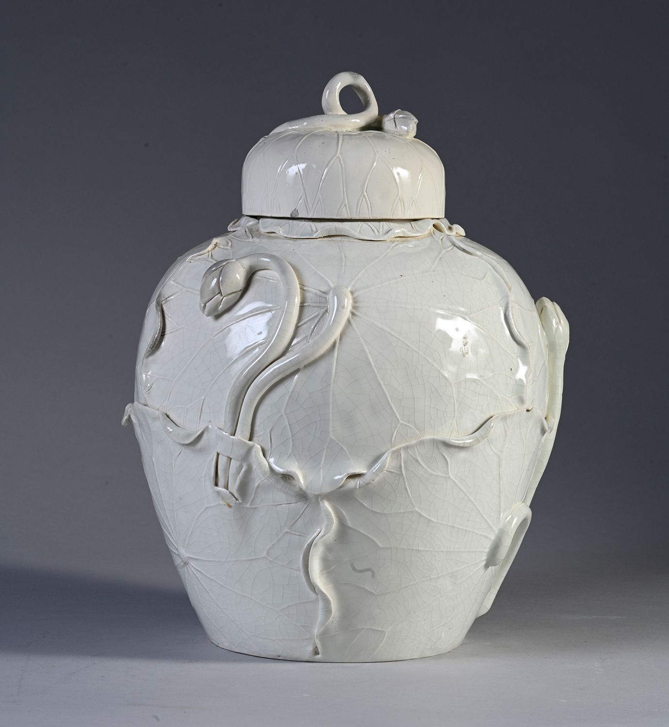 CHINE, XXe siècle Covered pot in white slip ceramic presenting on the body and t&hellip;