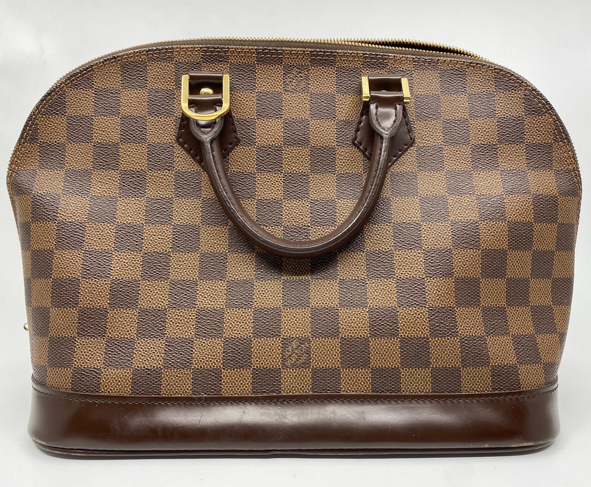 Null LOUIS VUITTON
Alma" handbag in ebony checkerboard leather, double handle, d&hellip;