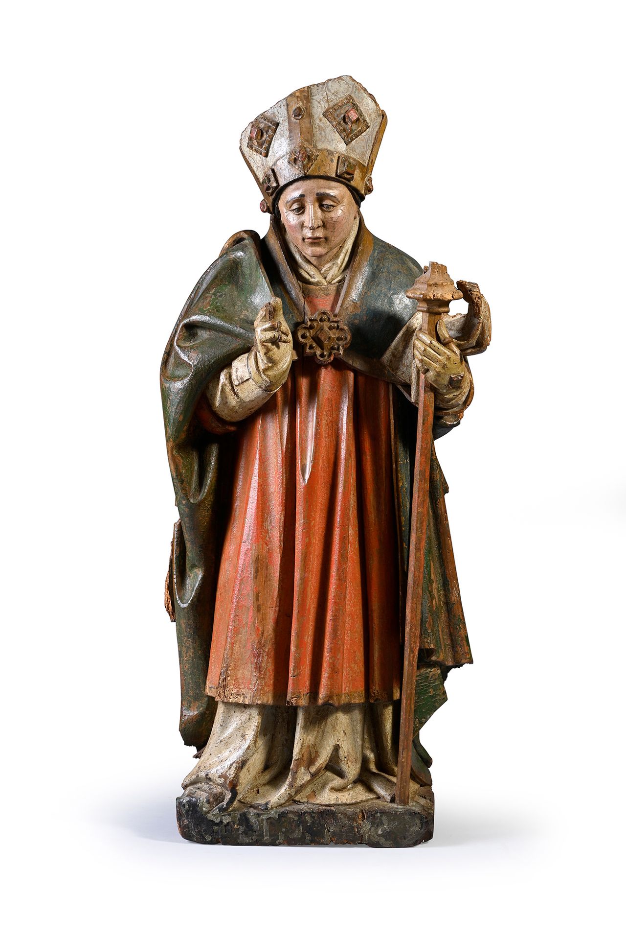 Null Saint évêque en chêne sculpté, polychromé, dos ébauché. Debout, tenant une &hellip;