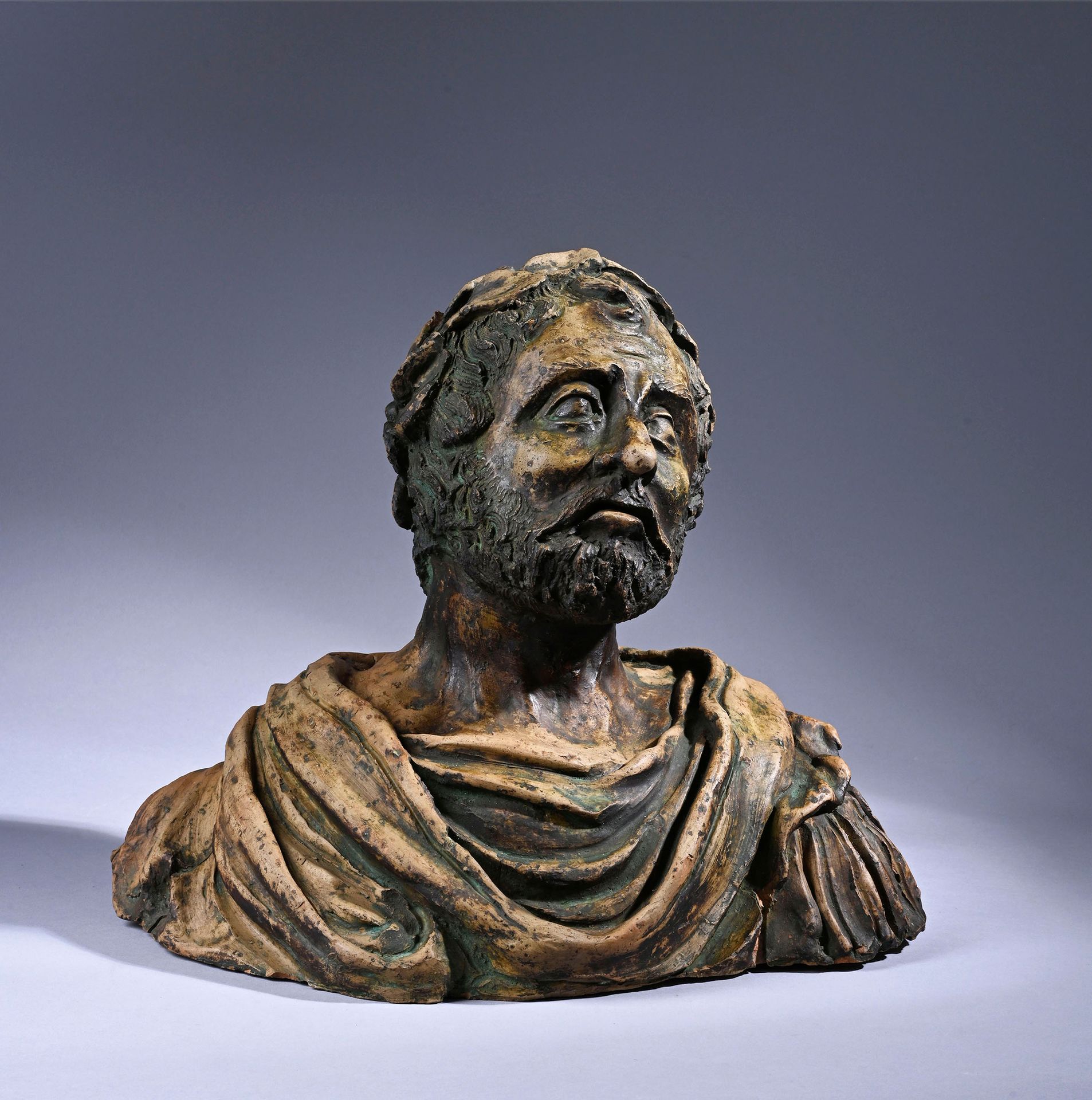 Null Büste eines antiken Kaisers aus Terrakotta mit Bronzepatina.
Deutsch Anfang&hellip;