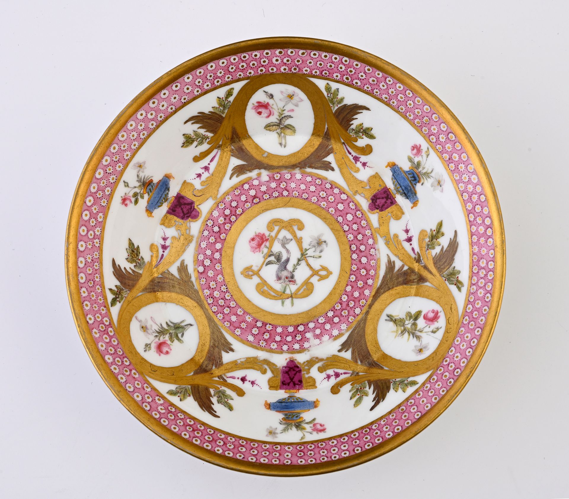 Null Platillo de porcelana dura de Sèvres del siglo XVIII
Marca en rosa con dos &hellip;