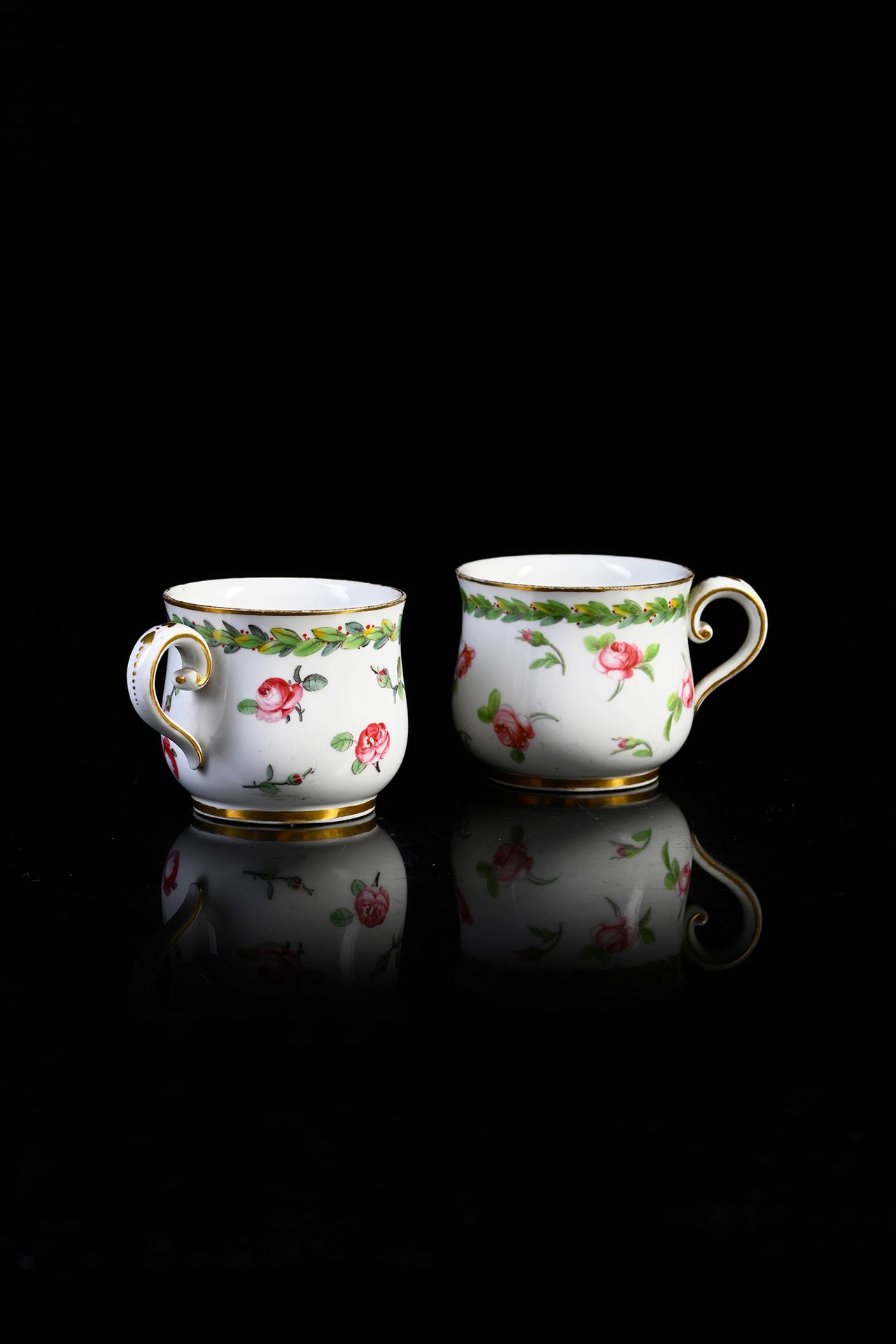 Null Deux pots à jus en porcelaine dure de Sèvres du XVIIIe siècle
Marques en bl&hellip;