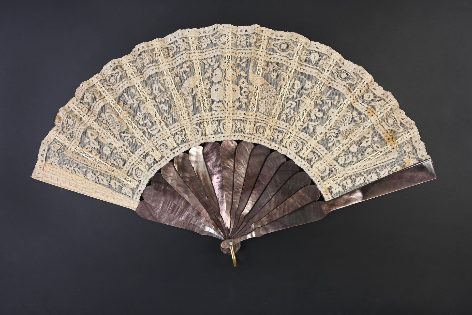 Null Peacocks and butterflies, Europe, circa 1880 
Folded fan, the tulle leaf de&hellip;