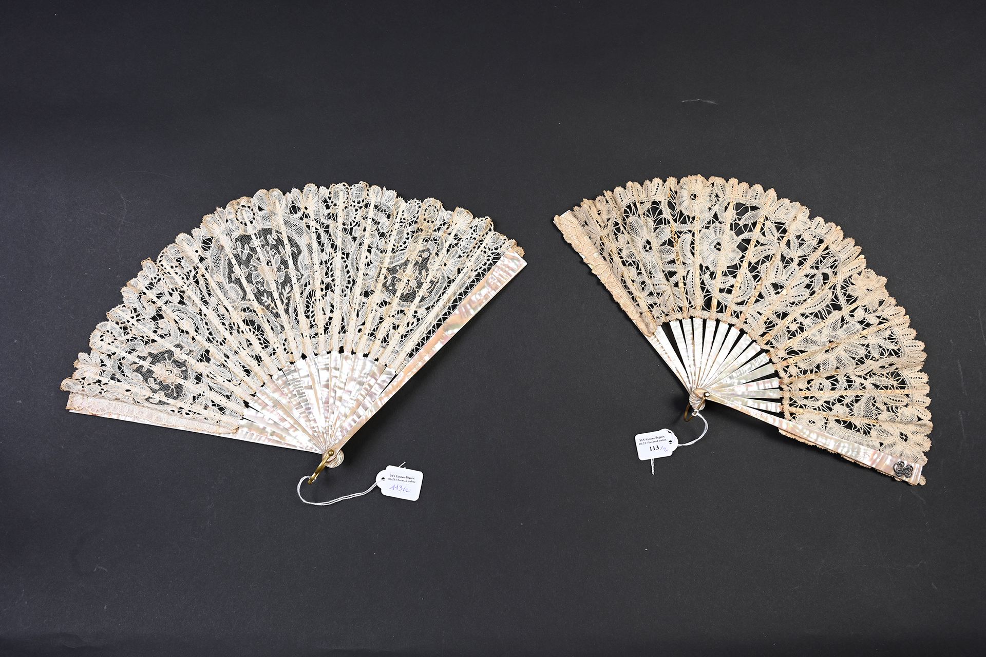 Null Two fans, Europe, circa 1900 
*One, the leaf in bobbin lace decorated with &hellip;