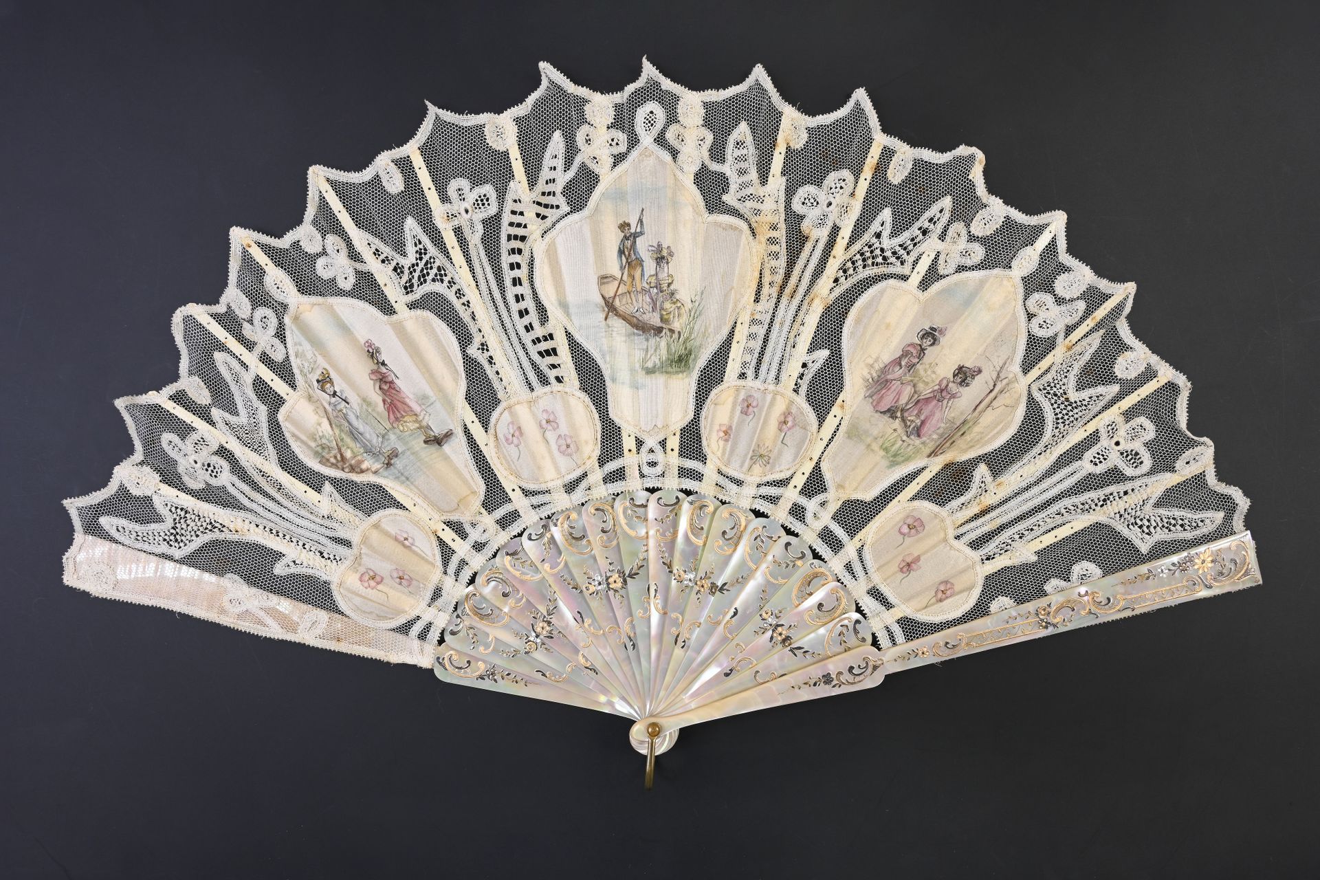 Null Art nouveau, Europe, circa 1900 
Original folded fan, the tulle leaf decora&hellip;