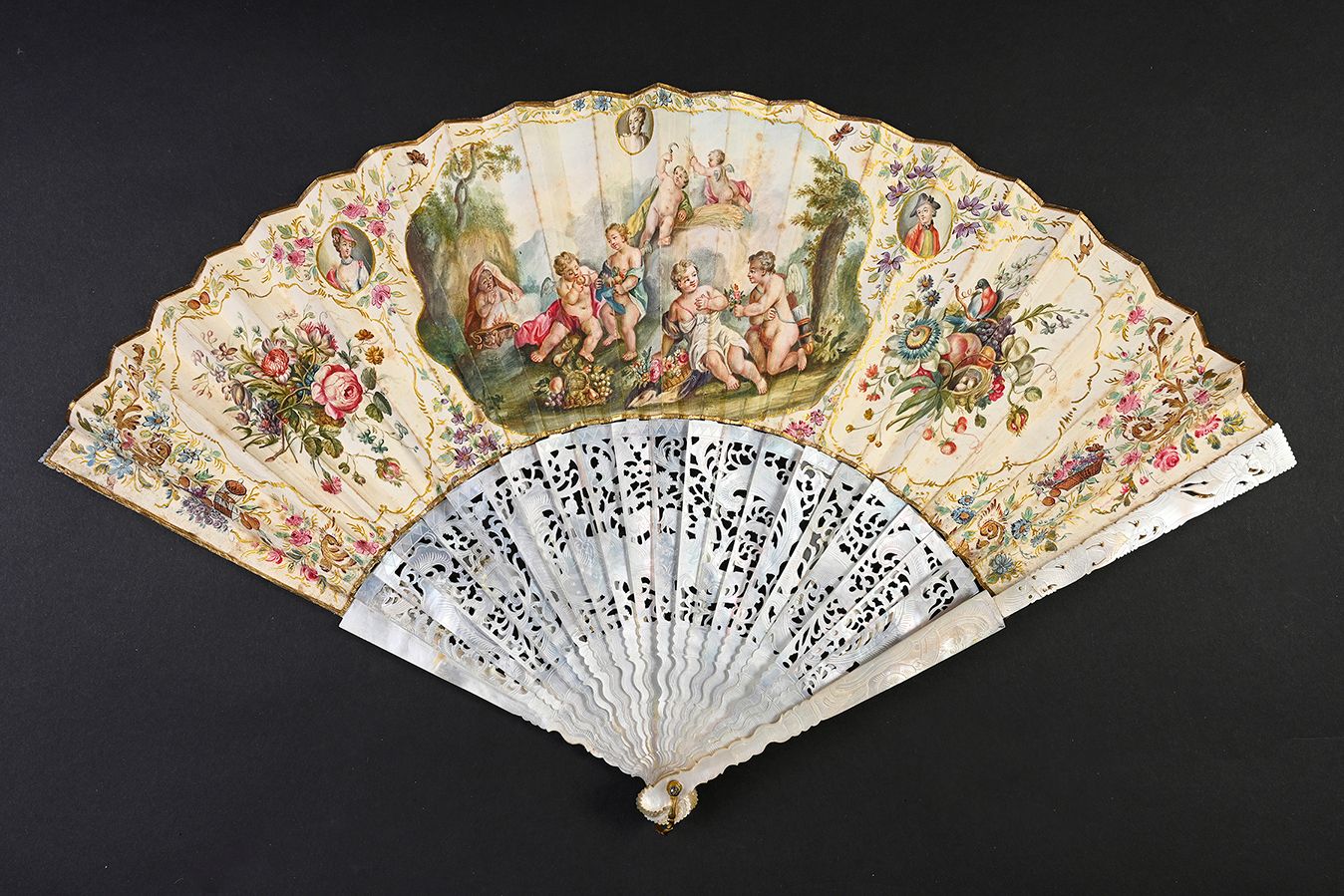 Null Lovers in the four seasons, circa 1750 
Folded fan, the leaf in skin, mount&hellip;