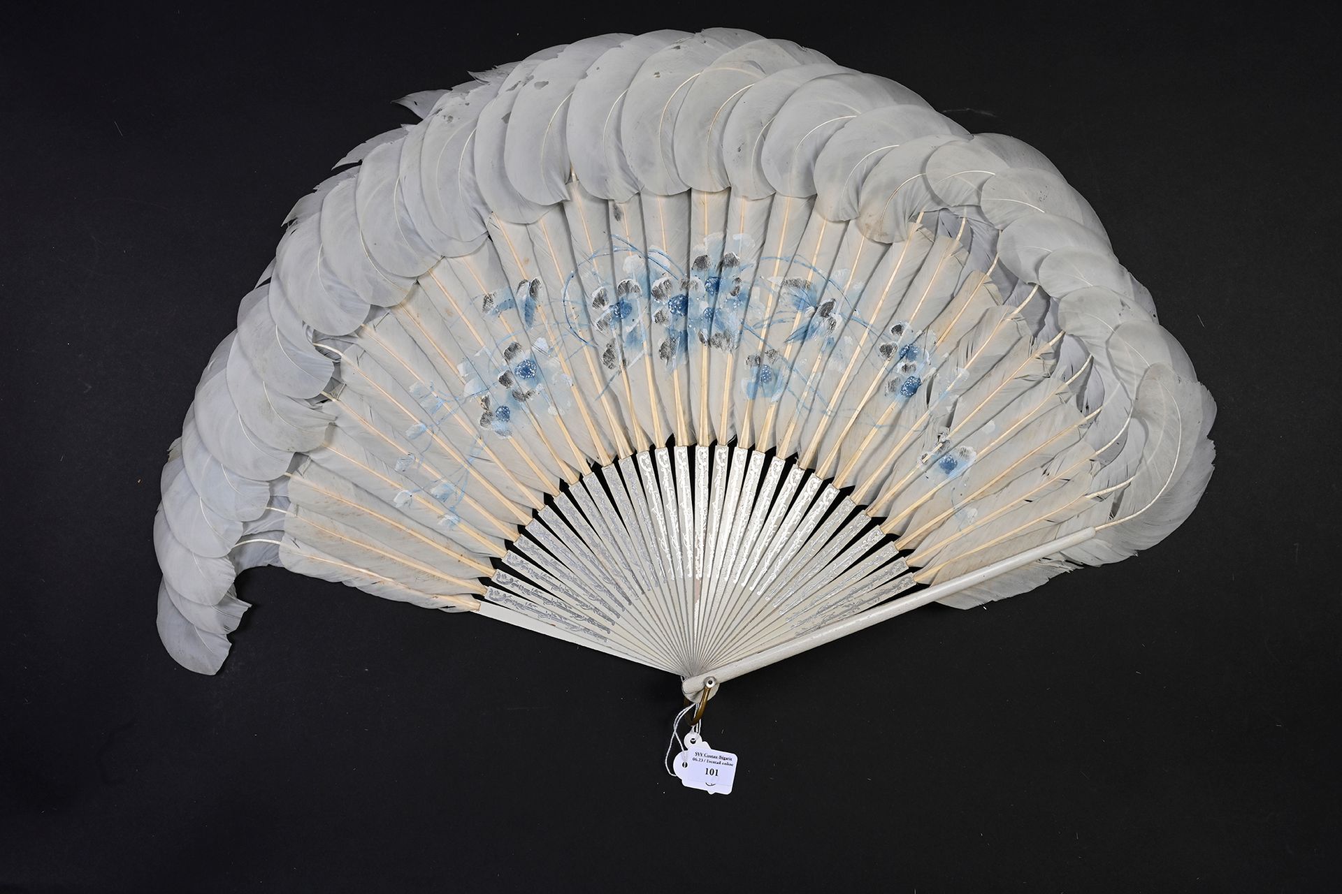 Null White feathers, Europe, circa 1890-1900
Feather fan painted in blue monochr&hellip;