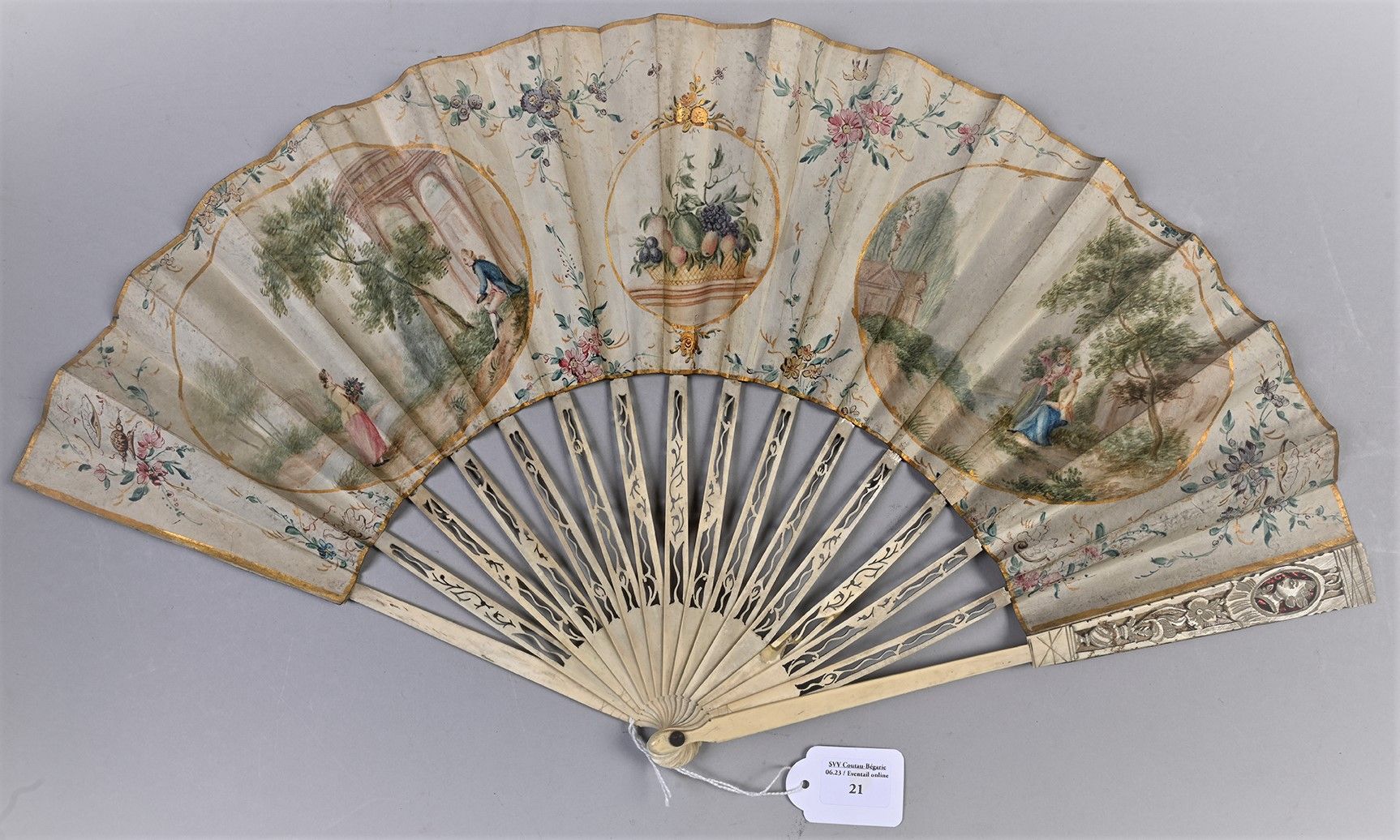 Null Autumn fruits, Europe, circa 1770
Folded fan, the leaf in skin, mounted in &hellip;