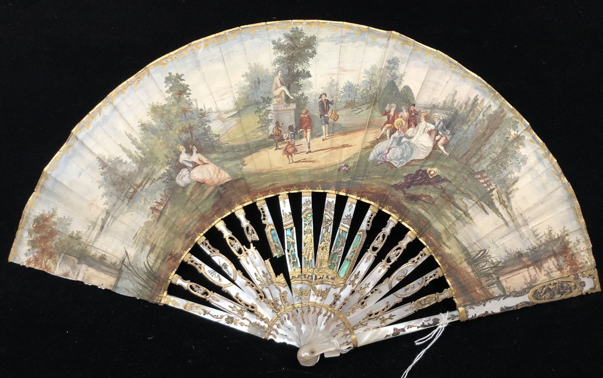Null The dog showman, Europe, circa 1900
Folded fan, the skin sheet painted with&hellip;