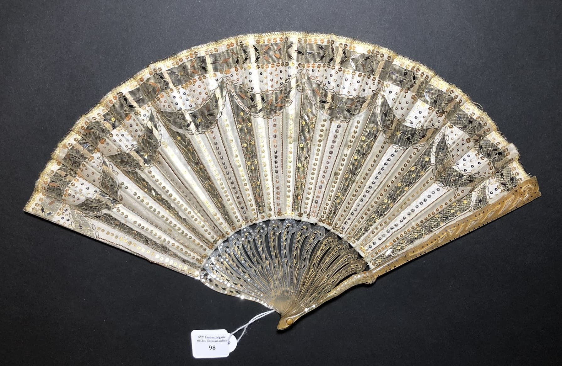 Null Empire spirit, Europe, circa 1900
Folded fan, the leaf in silk and tulle en&hellip;