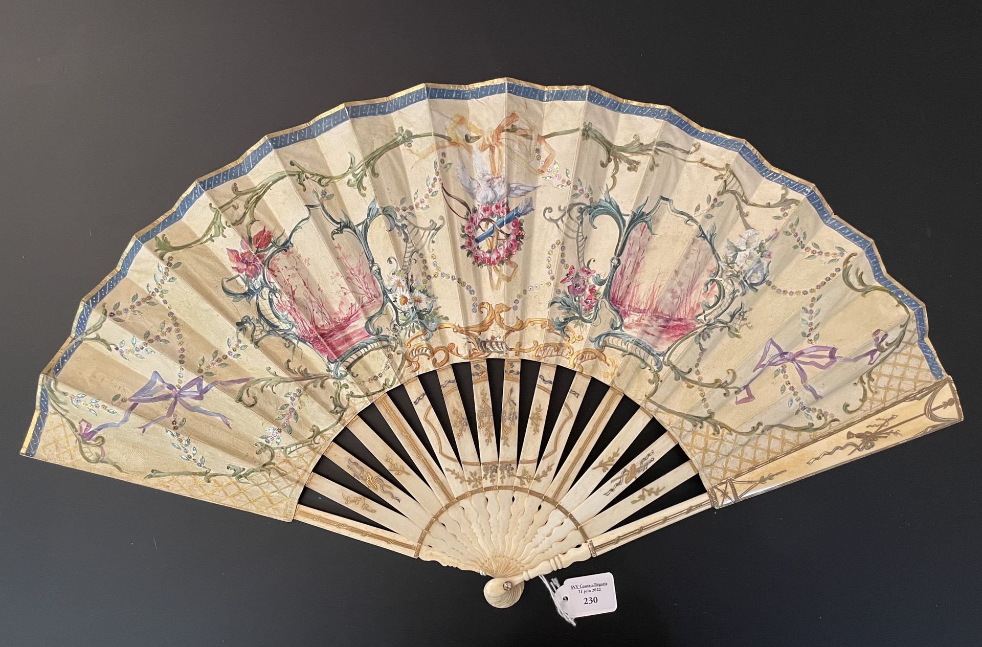 Null The Doves of Love, Europe, circa 1900 
Folded fan, in the taste of the eigh&hellip;