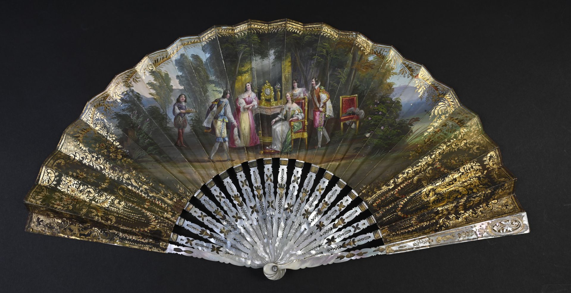 Null In front of the fireplace, Europe, ca. 1830-1840 
Folded fan, the leaf made&hellip;