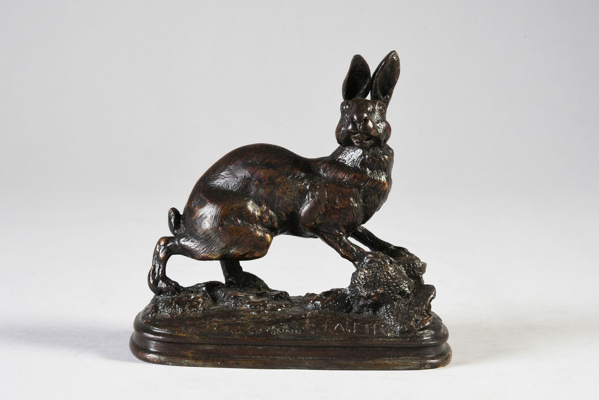Ferdinand PAUTROT (1832 - 1874) Conejo salvaje escuchando.
Bronce patinado marró&hellip;