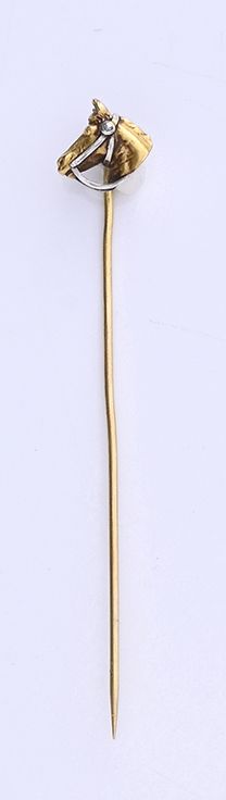 Null Tie pin in 18k (750th) gold, featuring a horse's head, the halter in platin&hellip;