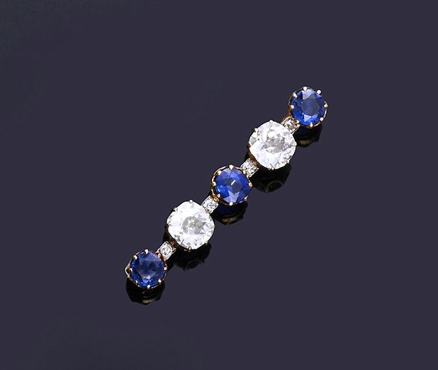 Null Broche en or 18k (750e) et platine (850e), ornée de 2 diamants coussins de &hellip;