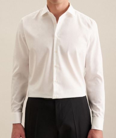 Null 一套三件白色棉衬衫，直筒剪裁，城市领。全新，从未穿过。一件衬衫 37 码，两件衬衫 38 码。
