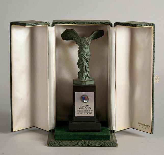 Null Trophée «Victoire de Samotrace» offert à Alain Mimoun en 1949 pour ses 13 s&hellip;