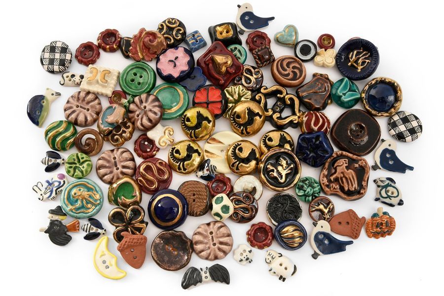Null Lot de boutons en céramique dont certain de l'atelier de Jean Clément, modè&hellip;