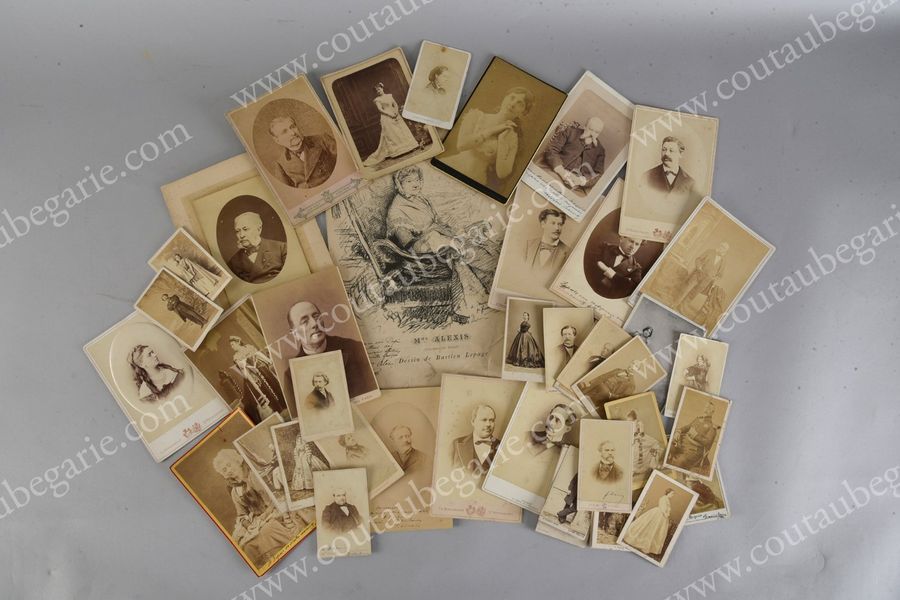 Null ACTEURS FRANÇAIS ET RUSSES.
Ensemble de 46 portraits photographiques ancien&hellip;