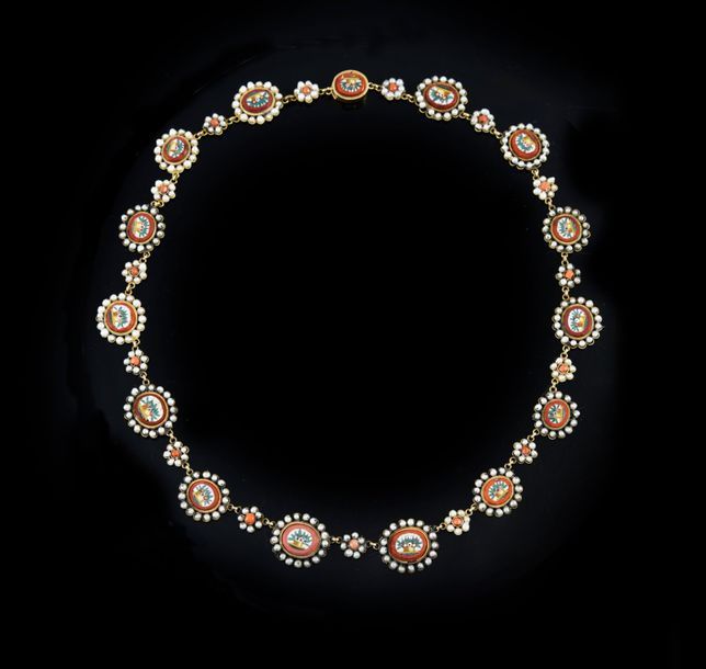 Null Délicat collier en or 750e, à motif de médaillons en micromosaïque à décor &hellip;