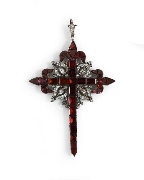Null Croix de l'Ordre de Saint Jacques de l'Epée. 
Argent, grenats pierres du rh&hellip;