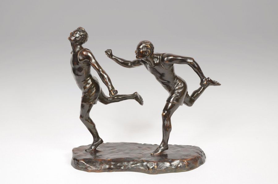 Null Sculpture en bronze «Coureurs à l'arrivée». Circa 1920. Signée Etienne Fore&hellip;