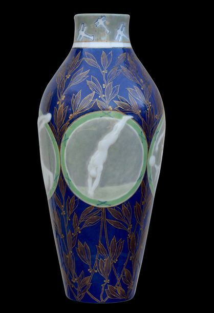 Null Exceptionnel vase de Sèvres en porcelaine remis aux vainqueurs de la médail&hellip;