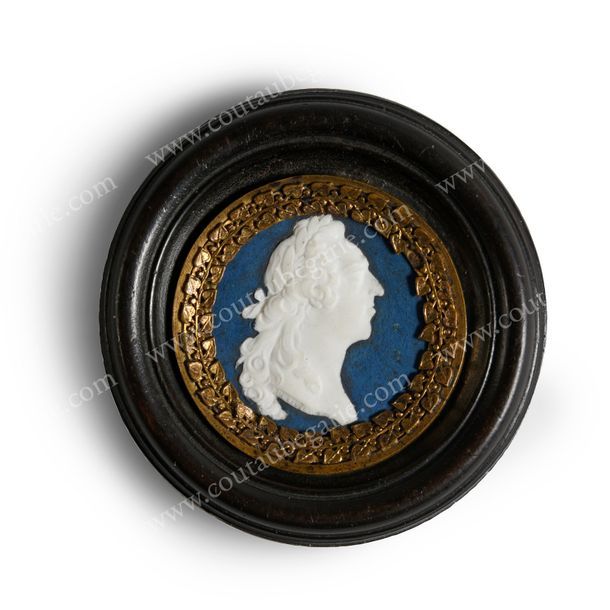 DUVIVIER Jean (1687-1761) Profil du roi Louis XV de France (1715-1774), coiffé e&hellip;