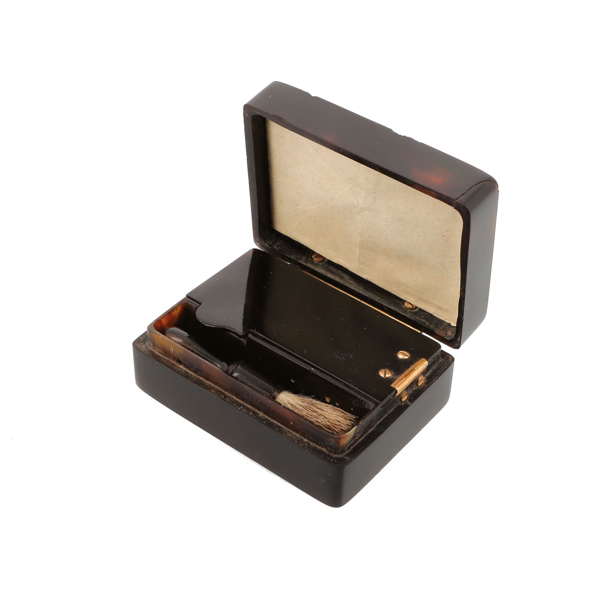 Null FLIES BOX

In tortoiseshell, punctuated with gold pastilles on the lid, and&hellip;