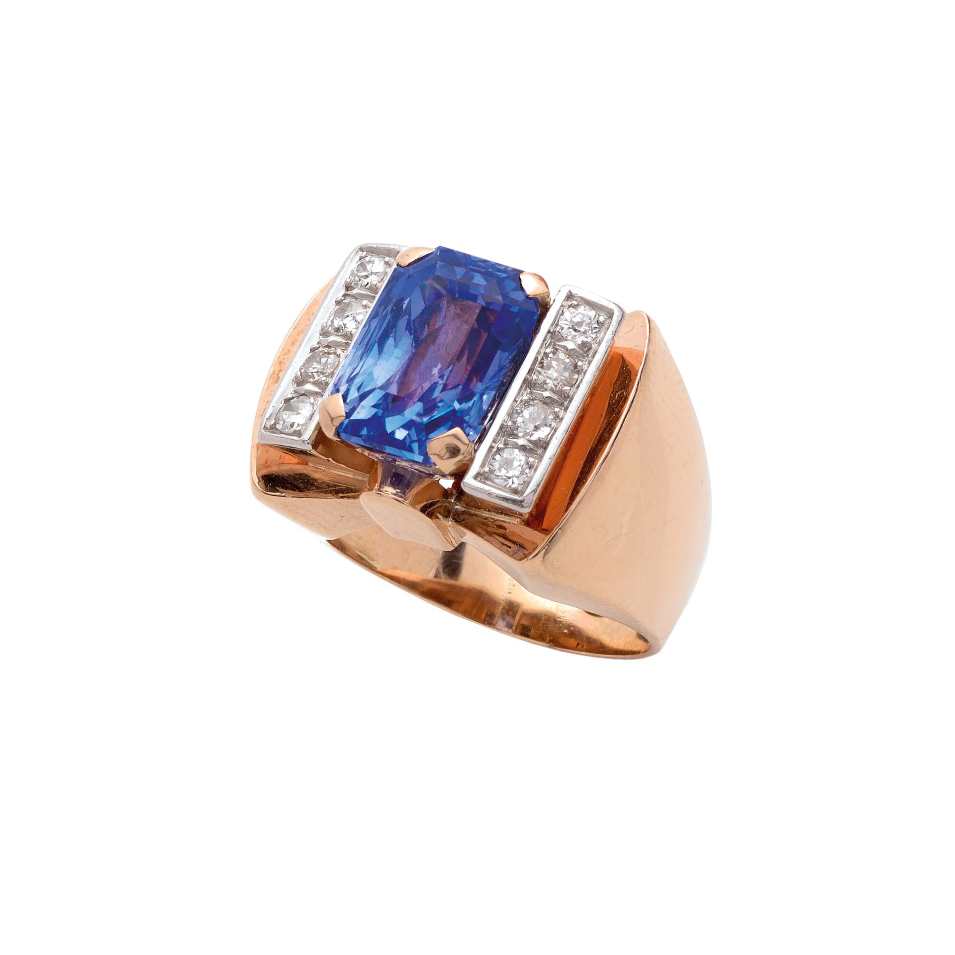 Null 西格尼特戒指

玫瑰金，在铂金上的两行钻石之间，以一颗重8.03克拉的椭圆蓝宝石为中心。

约1940年。

一枚钻石、铂金和18K金戒指，镶嵌着一颗&hellip;
