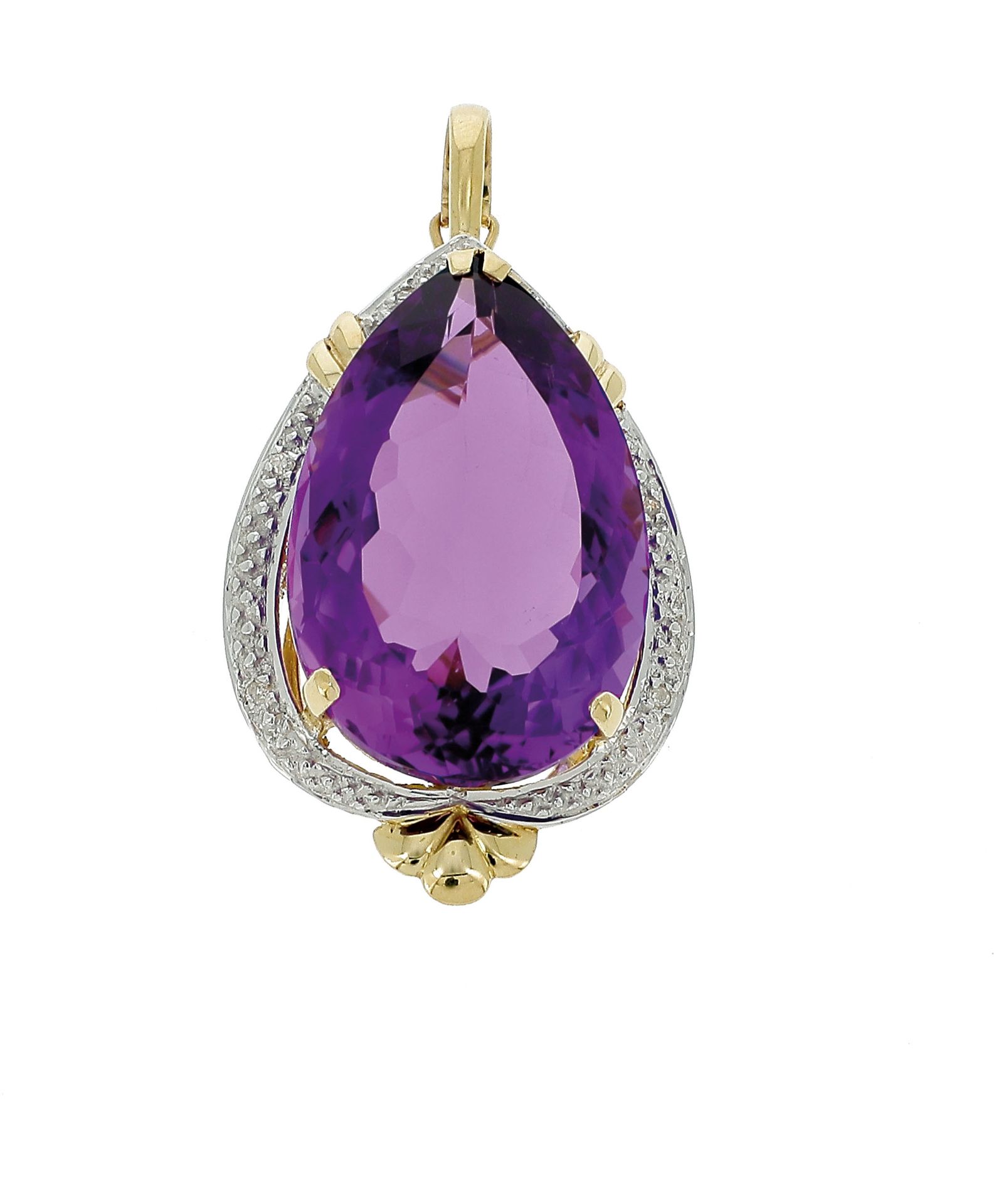 Null PENDANT

Yellow gold pendant with a large pear-shaped amethyst in a white g&hellip;