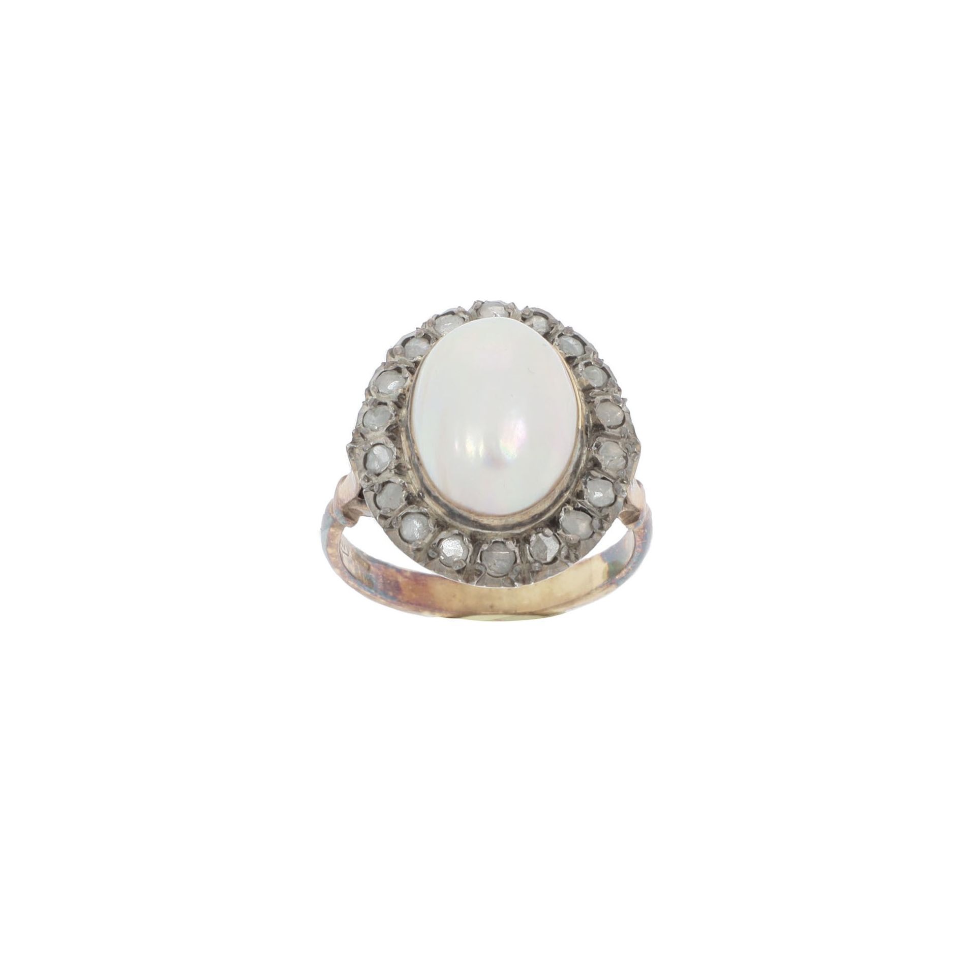 Null RING

yellow gold and silver, centered on a half pearl in a circle of diamo&hellip;