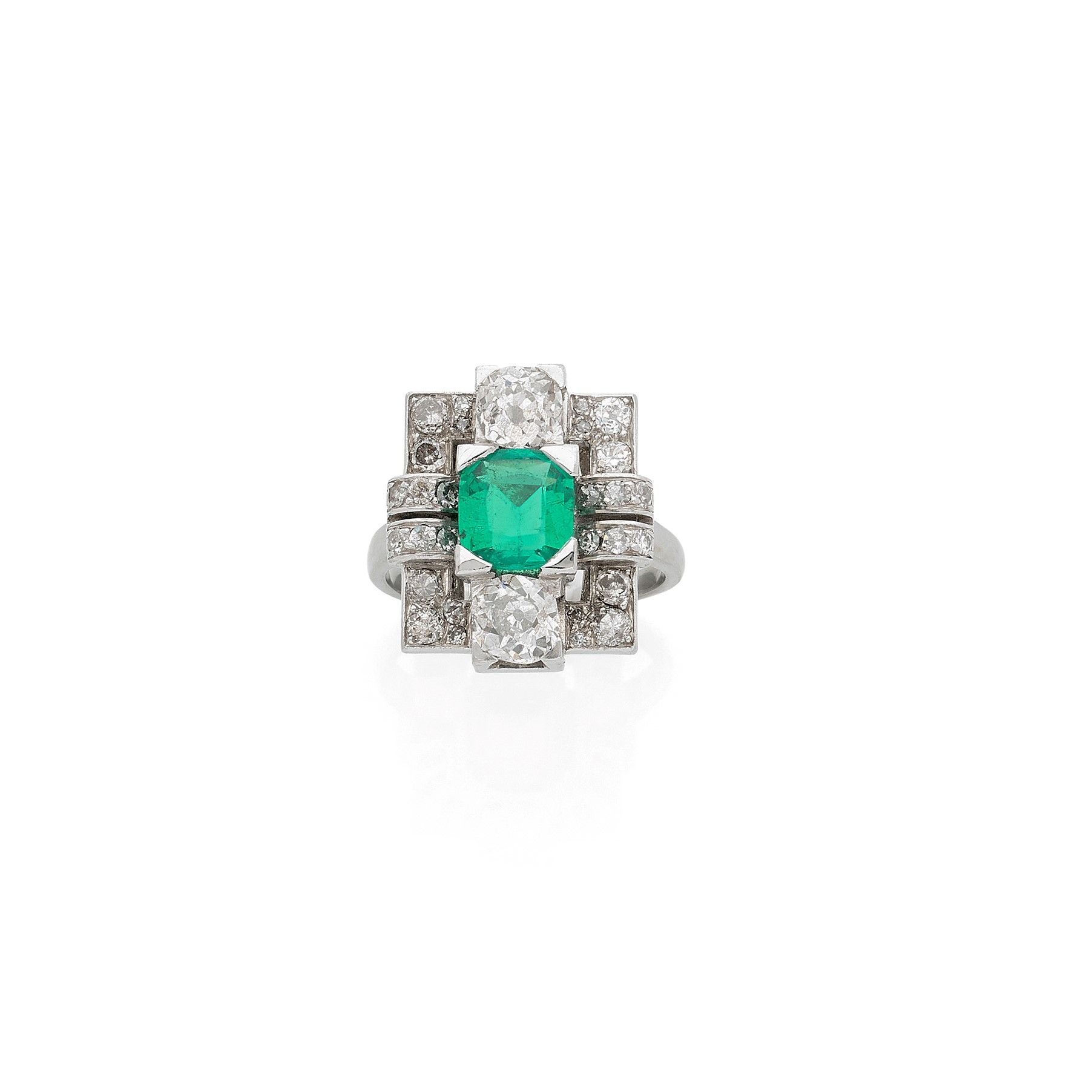 Null 艺术装饰戒指

一枚铂金装饰艺术戒指，镶嵌着一颗圆形的祖母绿，重约2克拉。 长方形的篮子是镂空的，有几何图案，镶嵌着钻石。

一枚钻石和铂金的装饰艺术&hellip;