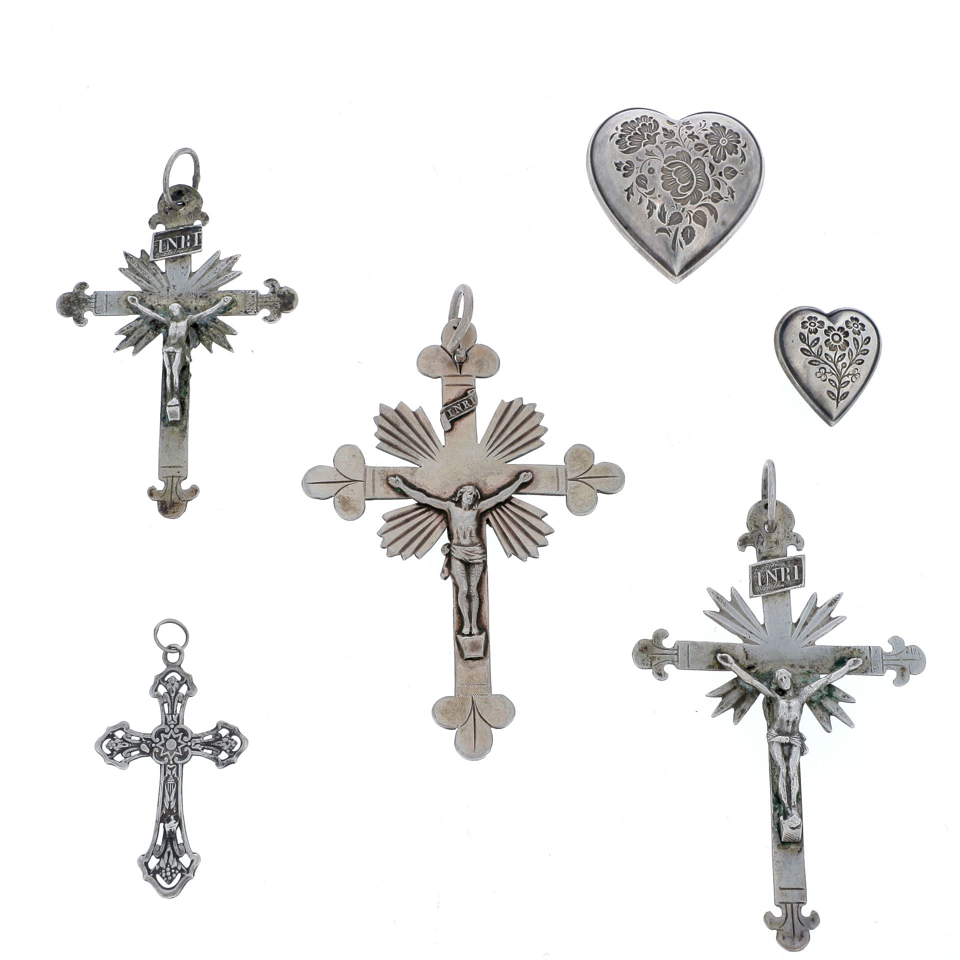 Null BATCH OF CROSSES PENDANTS AND BRETON HEARTS

in silver. 

Total weight : 41&hellip;