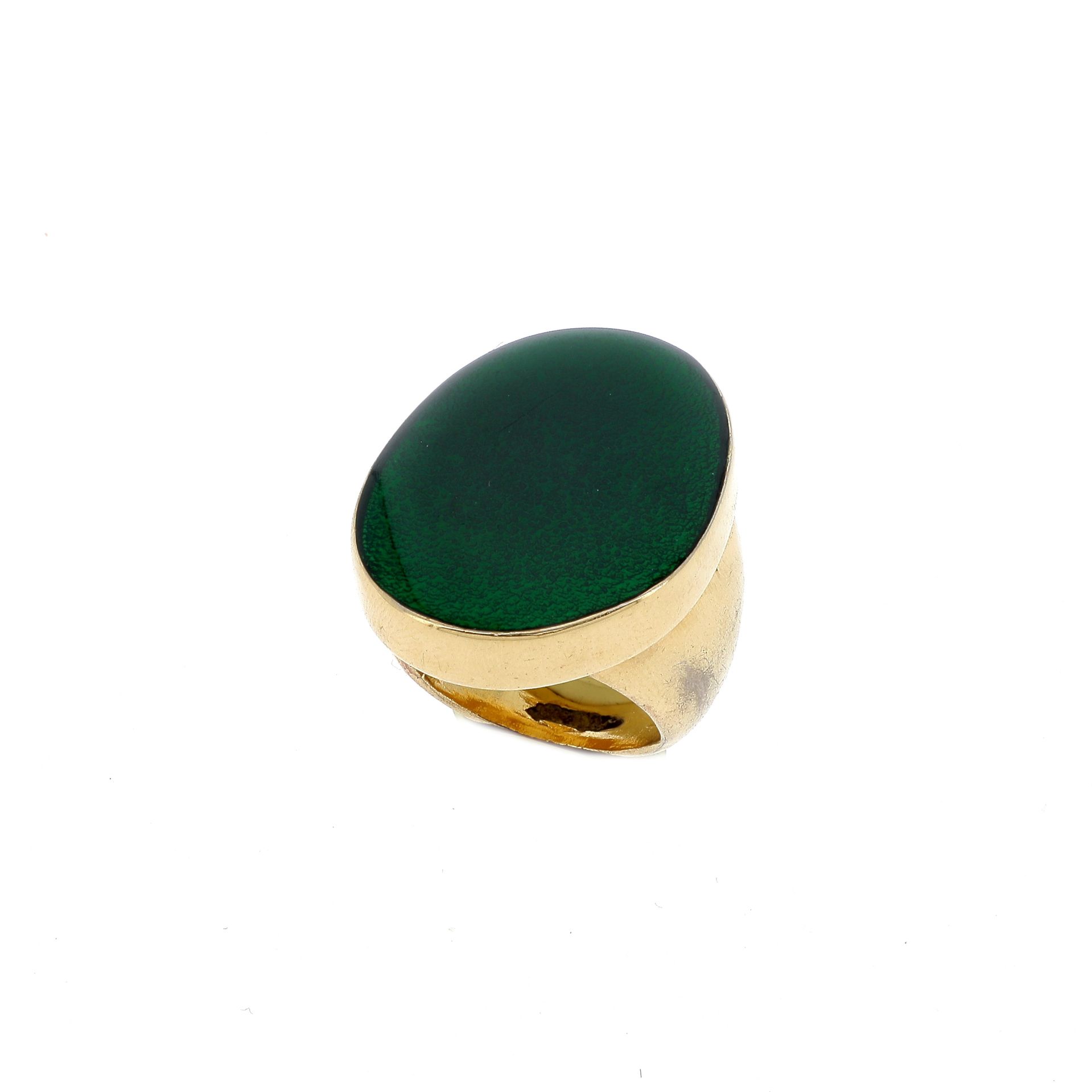 Null KENNETH LANE

IMPORTANT GOLDEN METAL RING, set with a green stone.

Signed.&hellip;