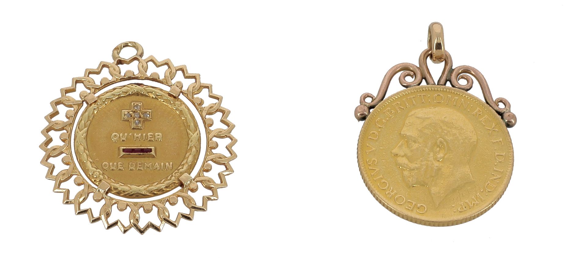 Null 一套两件链子

黄金材质，并附有一枚奖章和一枚硬币。

两条18K金链子和奖牌

总重量：46.5克（18K - 750和9K - 375的奖牌吊坠）&hellip;